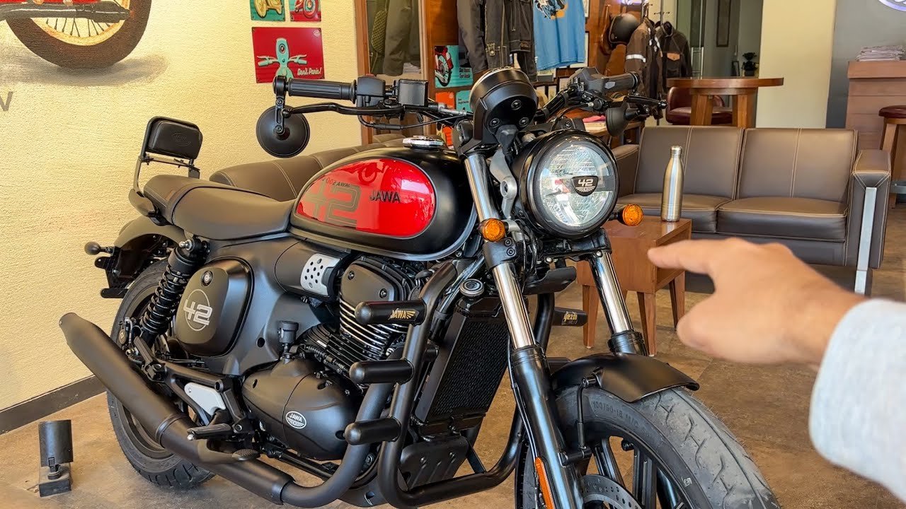 The New Jawa 42 Classic Vintage Bike Comes To Show The Way To Royal Enfield with Advanced Features and Premium Look